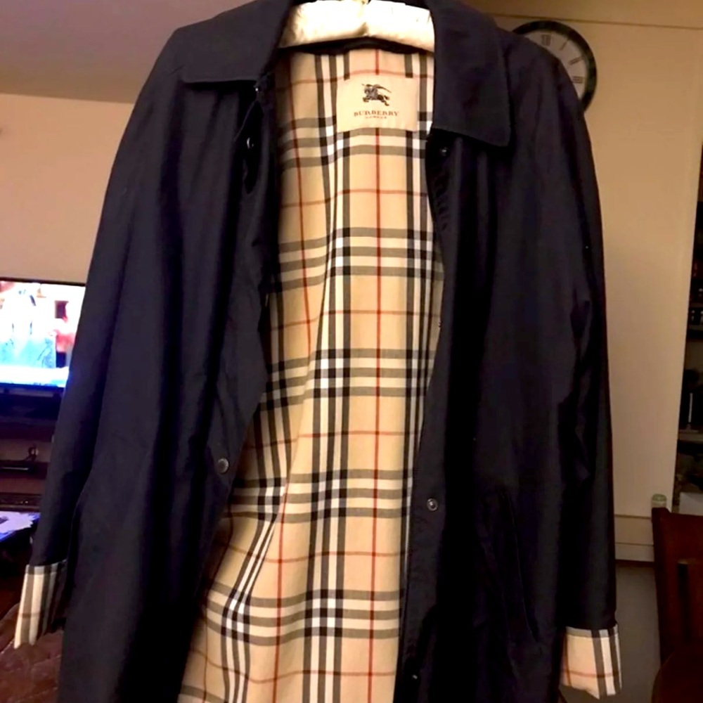Authentic Burberry rain coat in great condition super warm and fashionable